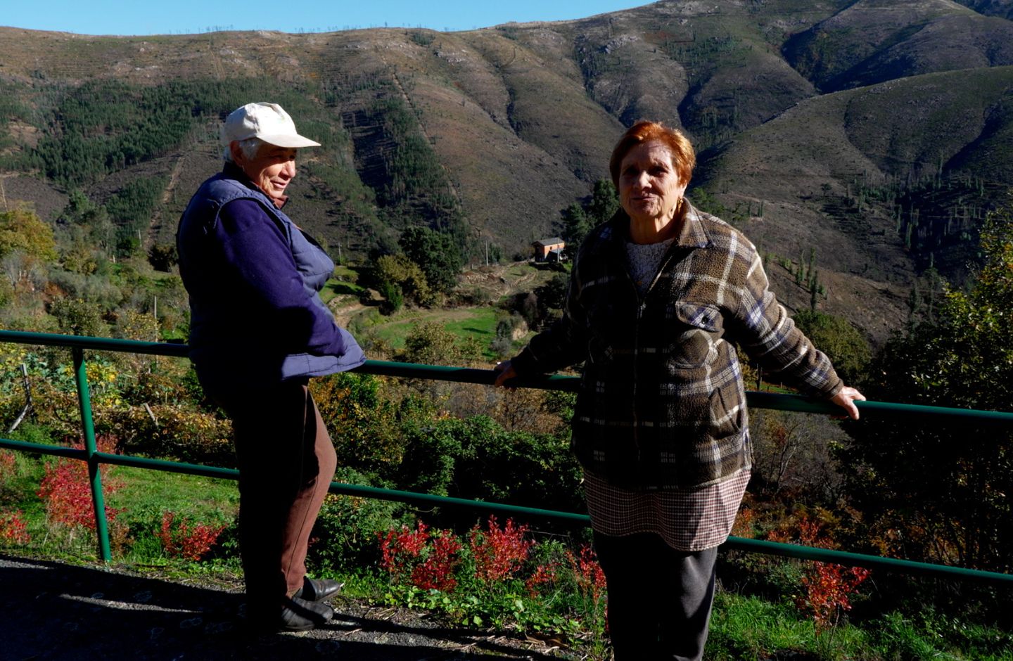 Cecília Vinagre (à direita)